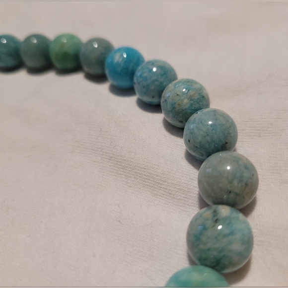 Turquoise Coloured Stone necklace - Picture 2 of 2